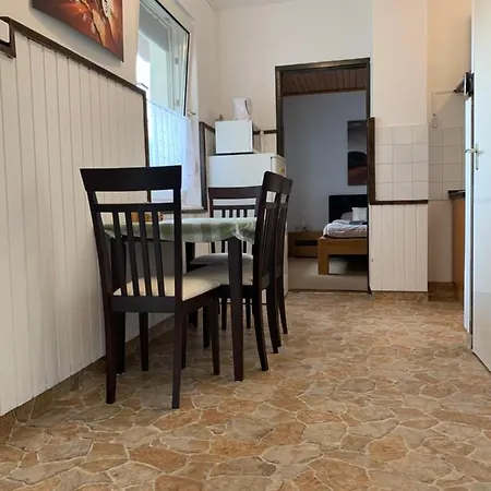 Tinasol Apartment *